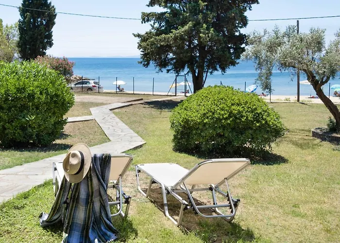 Melo Pearl, Beachfront House In Nikiti #Feelslikehome