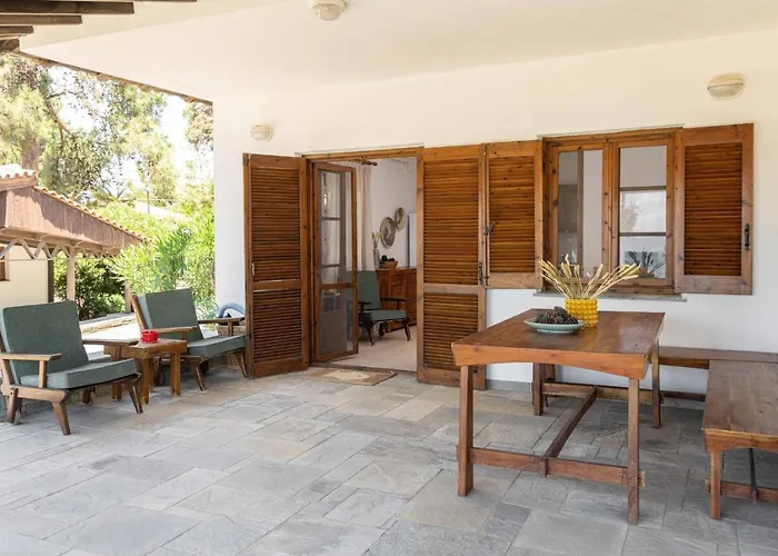 Melo Pearl, Beachfront House In Nikiti #Feelslikehome